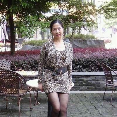 国产半老徐娘与黑人互动视频，秒杀你对爱情的认知